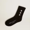 Schwarze Socken mit kontrastierenden weißen Sternen