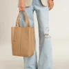 24/7-Tasche „North South“ aus cappuccinofarbenem Leder mit verstellbaren Tragegriffen