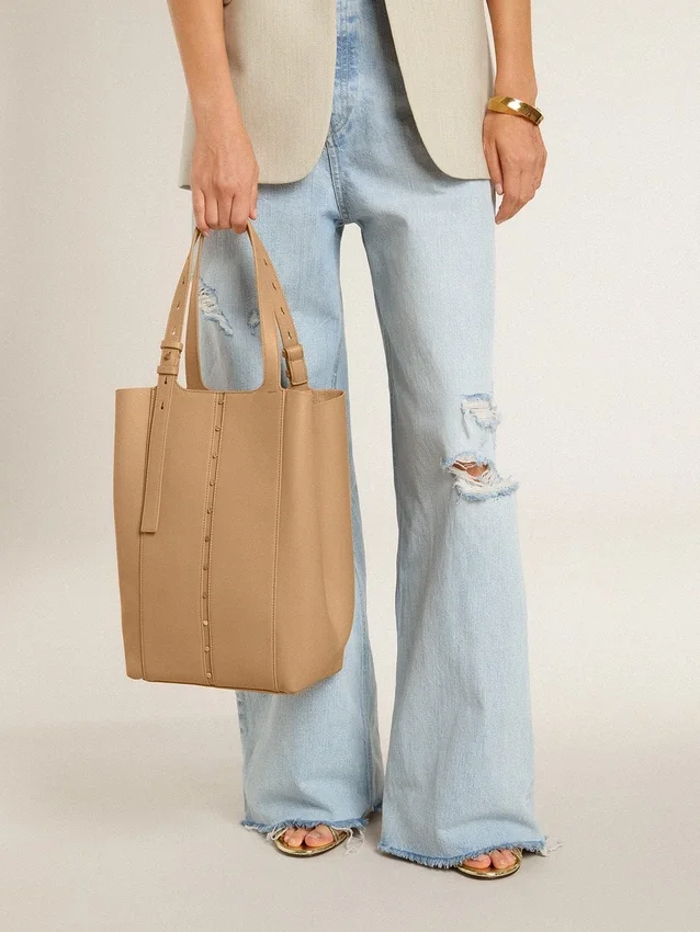 24/7-Tasche „North South“ aus cappuccinofarbenem Leder mit verstellbaren Tragegriffen
