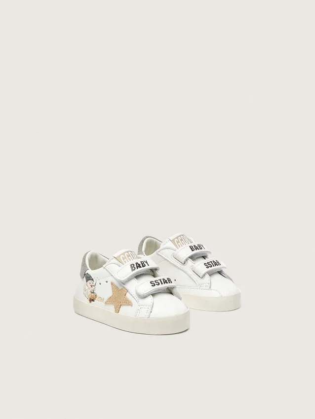 Baby-School-Schuhe aus Nappaleder mit beigem Wildlederstern und Maskottchen-Print