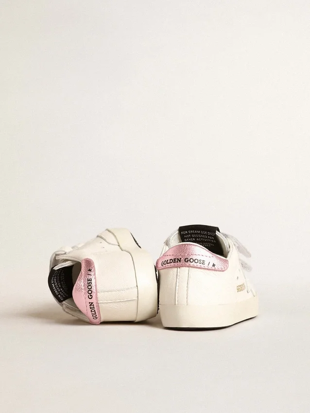 Baby-School-Set aus weißem Nappaleder mit rosa Lederlasche an der Ferse