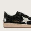 Ball Star aus schwarzem Wildleder mit weißem Stern und Swarovski-Kristallen