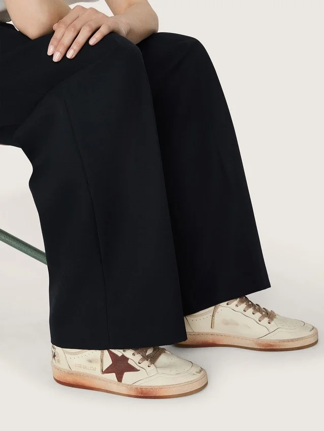 Ball Star für Damen aus weißem Leder mit rostfarbenem Lederstern und Fersenlasche
