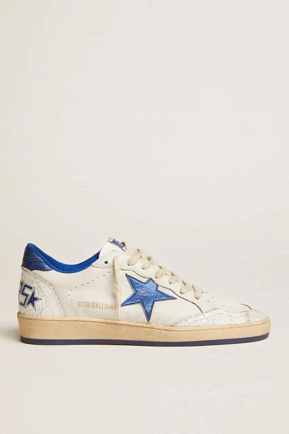 Ball Star für Damen aus weißem Nappaleder mit hellblauem Stern aus Metallic-Leder und Fersenlasche