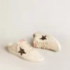 Ball Star Sabots aus elfenbeinfarbenem Nappaleder mit bronzefarbenem Glitzerstern