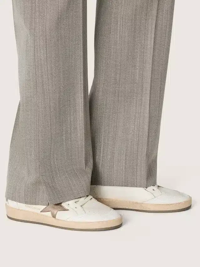 Ball Star Wishes für Damen aus weißem Leder mit einem Stern aus metallisch-bronzefarbigem Leder