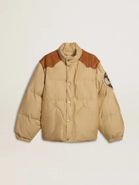 Beigefarbene Bomberjacke mit Leder- und Aufnähdetails