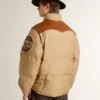 Beigefarbene Bomberjacke mit Leder- und Aufnähdetails