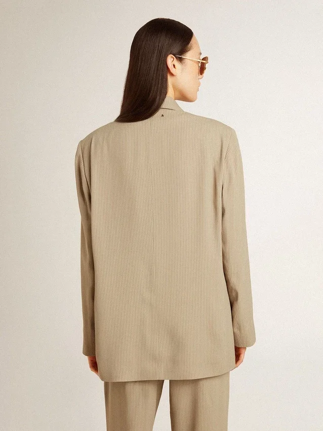 Beigefarbene, einreihige Damenjacke mit Nadelstreifen und Oversize-Passform