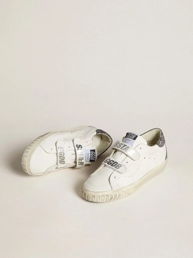 Bio-basierte Old-School-Sneaker mit perforiertem Stern und glitzernder Fersenlasche