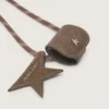Brillenetui mit beigem Leder-Schnürsenkel, Blumenclip und Sternclip