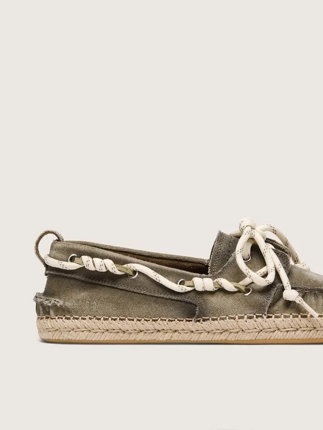 Cruise-Espadrilles für Damen aus militärgrünem Canvas mit weißen Wanderschnürsenkeln