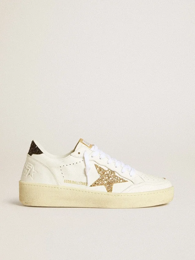 Damen-Ball Star aus weißem Leder mit goldenem Glitzerstern und schwarzer Glitzer-Fersenlasche