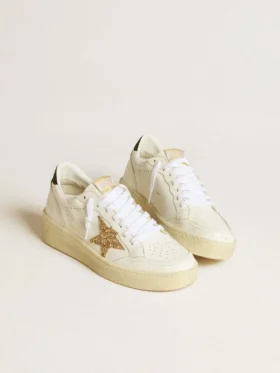 Damen-Ball Star aus weißem Leder mit goldenem Glitzerstern und schwarzer Glitzer-Fersenlasche