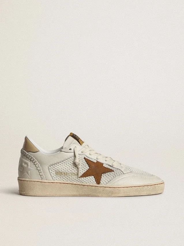 Damen-Ball Star aus weißem Nappa und Mesh mit tabakfarbenem Nubuk-Stern und beiger Fersenlasche
