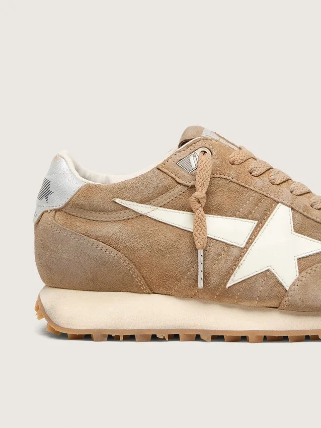 Damen-Marathon aus tabakfarbenem Wildleder mit weißem Stern