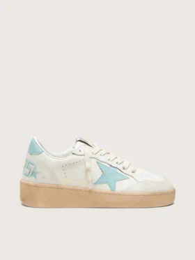 Damen-Modell „Ball Star“ aus weißem Leder mit hellblauem Stern