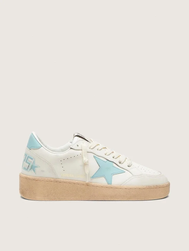 Damen-Modell „Ball Star“ aus weißem Leder mit hellblauem Stern