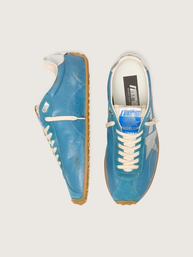 Herren-Marathon Speed aus blauem Nappaleder mit aufgedrucktem Stern und silberner Fersenlasche aus Leder