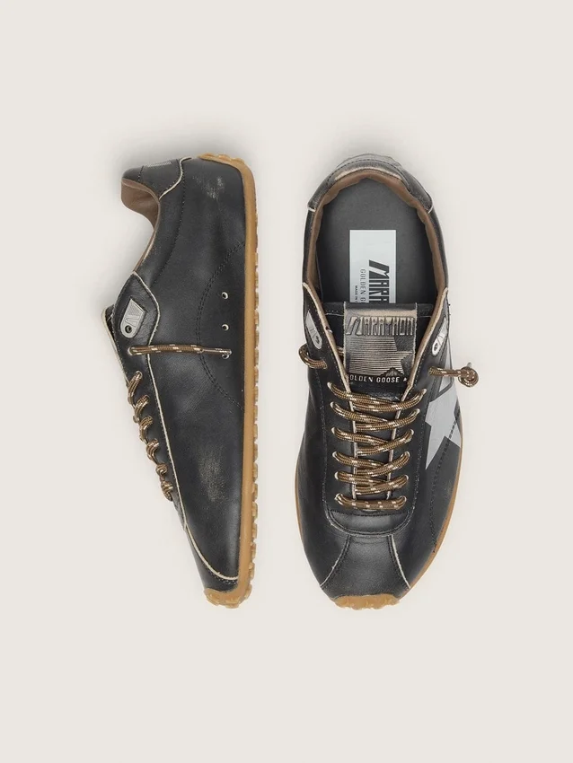 Herren-Sneaker „Marathon Speed“ mit schwarzem Lederobermaterial und silbernem Stern