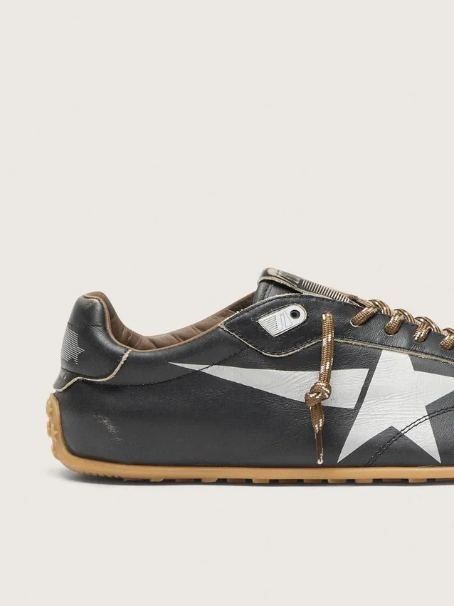 Herren-Sneaker „Marathon Speed“ mit schwarzem Lederobermaterial und silbernem Stern