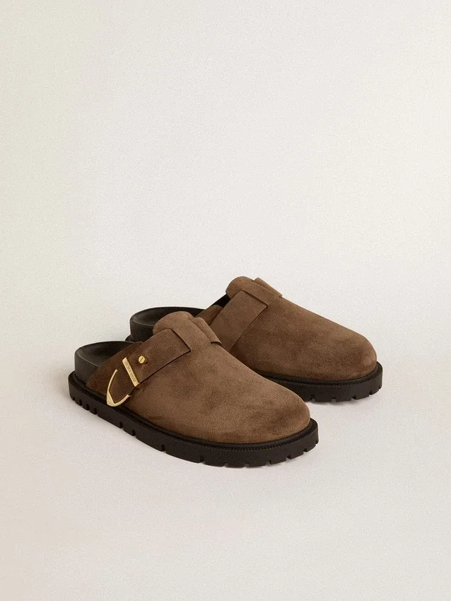 Damen-Sabot „Lucy“ aus taubengrauem Wildleder mit goldfarbener Metallschnalle