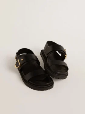 Damen-Sandale „Lucy“ aus glänzendem schwarzem Leder mit goldfarbener Metallschnalle