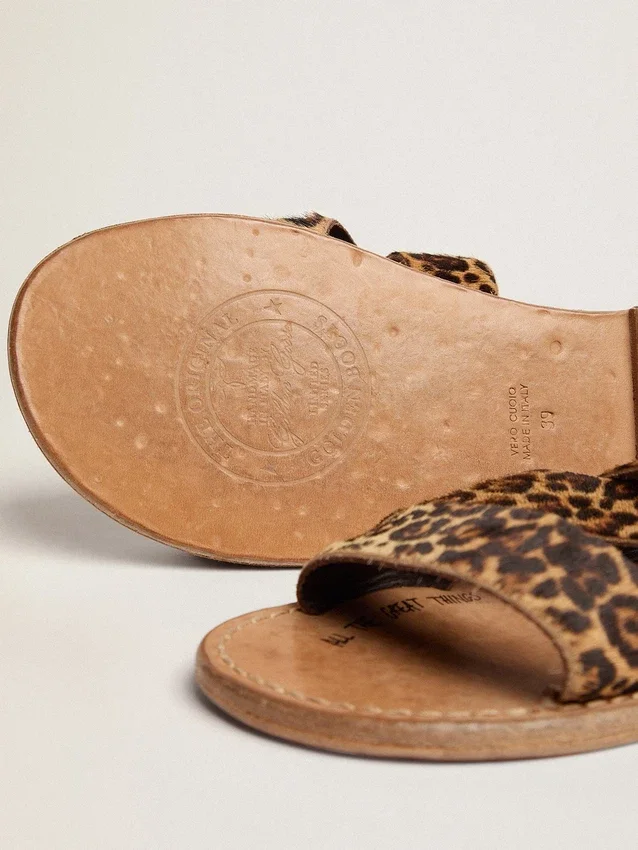 Damen-Sandalen „Margaret“ aus Ponyfell mit Leopardenmuster
