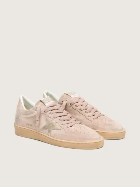 Damen-Sneaker „Ball Star“ aus puderrosa Wildleder mit metallisch-goldenem Stern