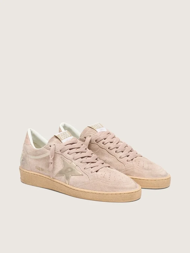Damen-Sneaker „Ball Star“ aus puderrosa Wildleder mit metallisch-goldenem Stern