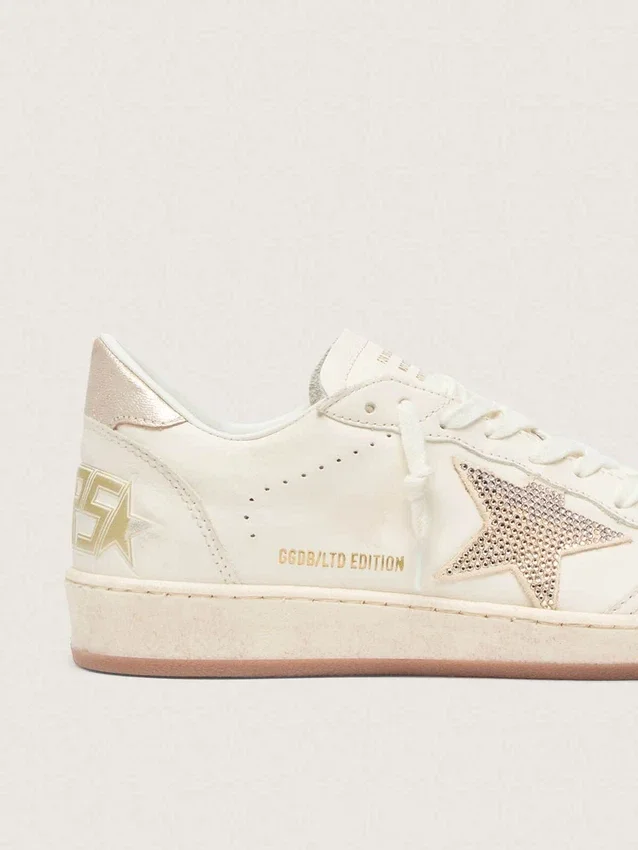 Damen-Sneaker „Ball Star“ aus weißem Leder mit Kristallstern und metallischer Fersenlasche
