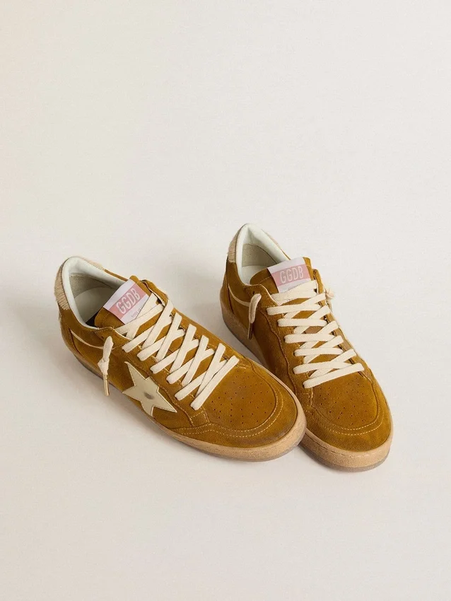 Damen-Sneaker „Ball Star“ aus Wildleder mit beigem Lederstern und Fersenlasche aus Ponyfell