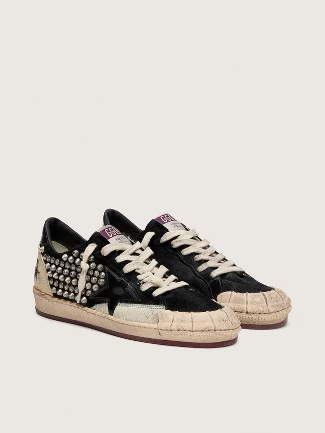 Damen-Sneaker „Ball Star LAB“ aus schwarzem Wildleder mit Nieten und glänzendem schwarzen Lederstern