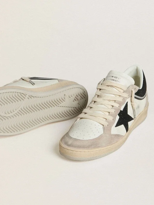 Damen-Sneaker „Ball Star LTD“ aus Nappaleder mit schwarzem Kristallstern und beigen Wildledereinsätzen