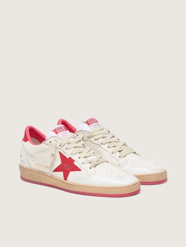 Herren-Sneaker „Ball Star Wishes“ aus weißem Leder mit rotem Stern und Fersenlasche