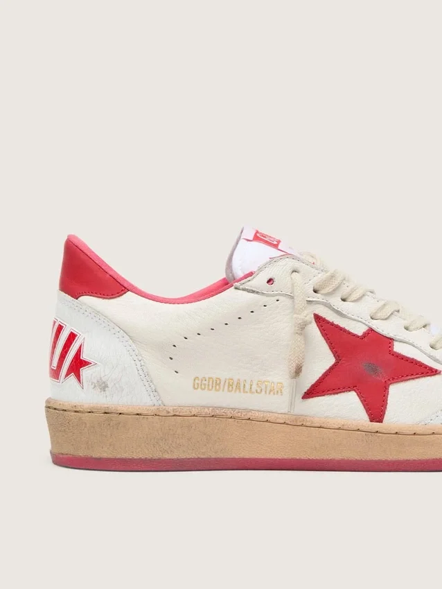 Herren-Sneaker „Ball Star Wishes“ aus weißem Leder mit rotem Stern und Fersenlasche