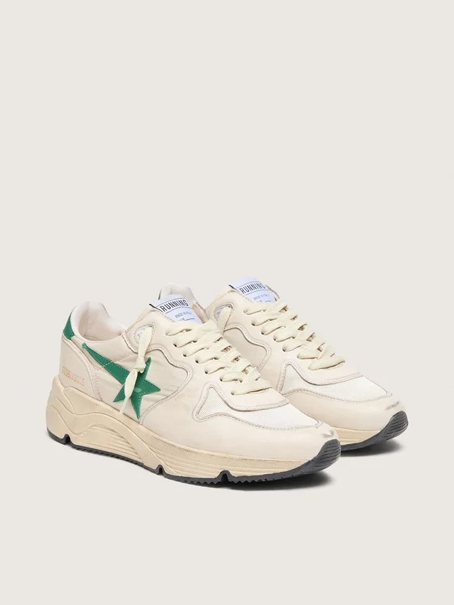 Damen-Sneaker „Running Sole“ aus cremefarbenem Nylon und Leder mit grünem Lederstern
