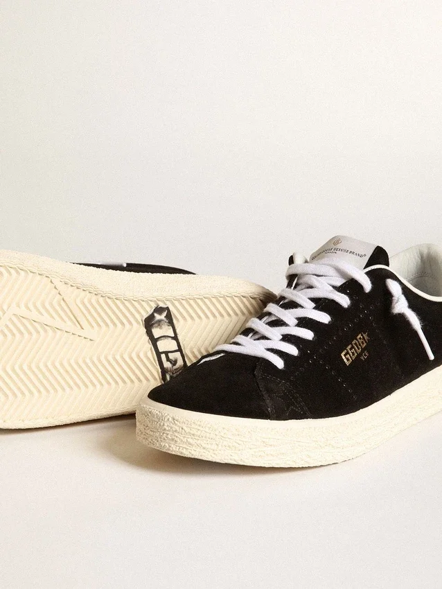 Damen-Tennisschuhe aus schwarzem Wildleder mit weißer Lederlasche an der Ferse