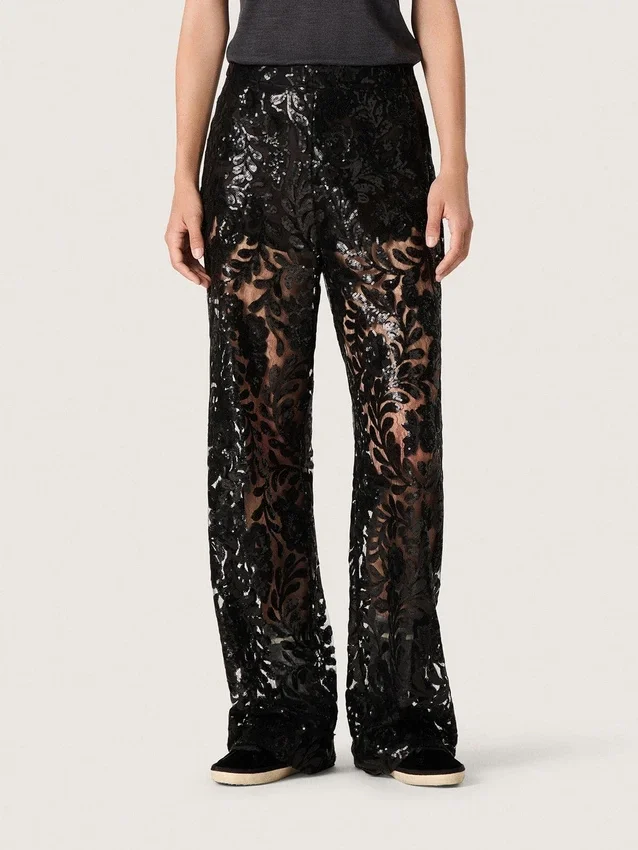 Damenhose aus Tüll mit Blumenstickerei aus schwarzen Pailletten