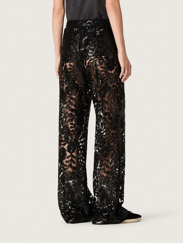 Damenhose aus Tüll mit Blumenstickerei aus schwarzen Pailletten