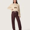Damenjeans aus burgunderrotem Denim mit Kristallen in Farbverlauf