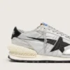 Herren-Marathon mit Obermaterial aus silbernem Ripstop-Nylon und schwarzem Stern