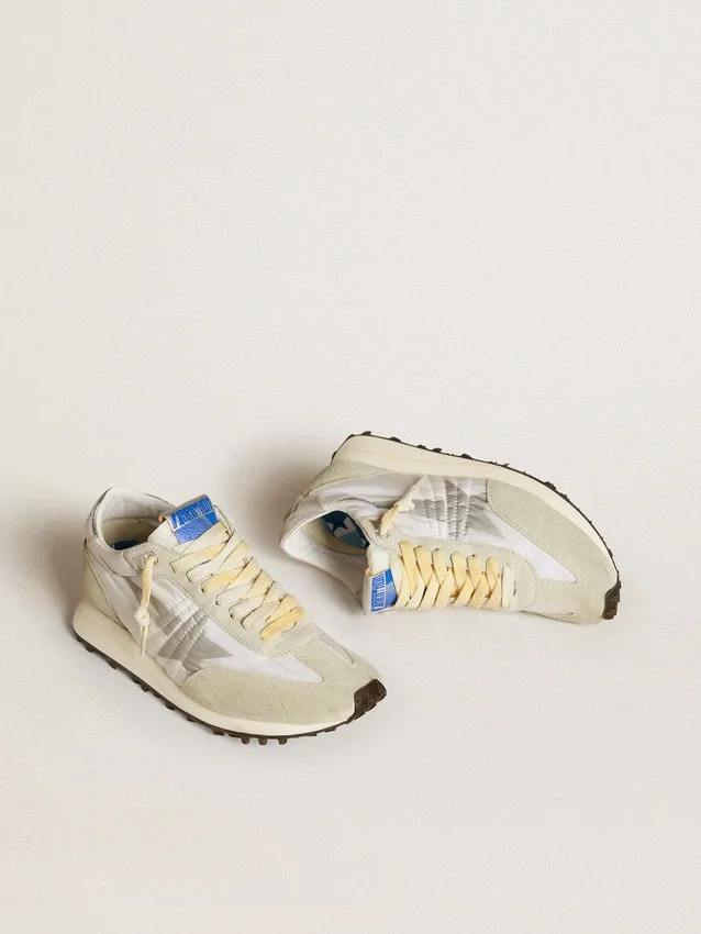 Damenmodell „Marathon“ mit weißem Nylon-Obermaterial und silbernem Stern