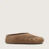 Damenmodell „Tierra“ aus tabakfarbenem Wildleder mit Blumenmotiv und Nieten