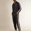 Dunkelblaues Sweatshirt mit weißem Streifen und kontrastierenden blauen Sternen