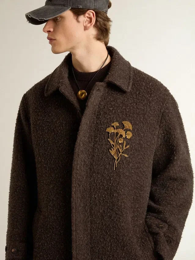 Einreihiger „Journey“-Herrenmantel aus knitterfreier Wollmischung mit Blumenanstecker