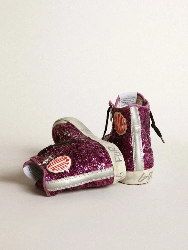 Francy-Sneaker mit Pailletten und handgeschriebener Schrift auf der Außensohle