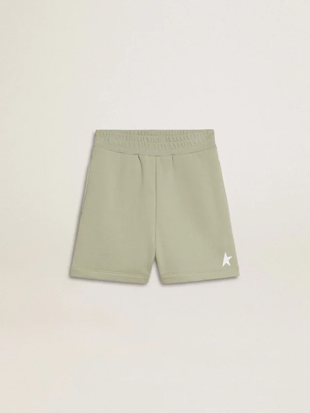Hellgrüne Shorts mit weißem Stern