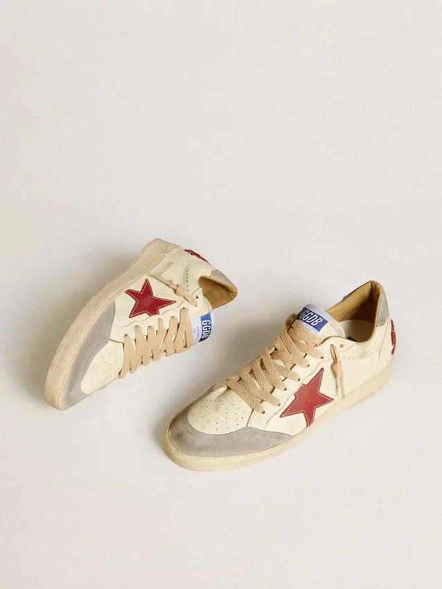 Herren-Ball Star LTD aus Nappaleder mit rotem Lederstern und grauer Fersenlasche aus Wildleder