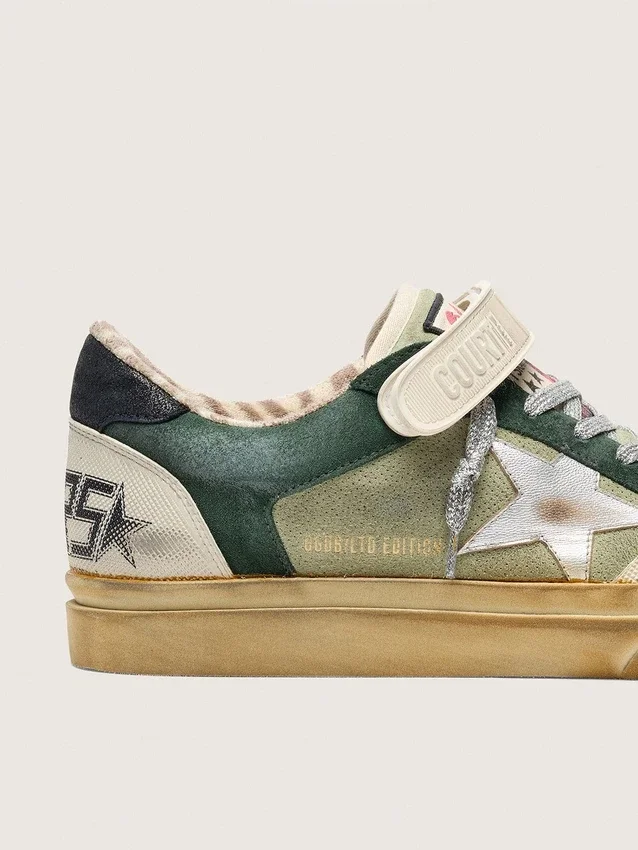 Damen-Sneaker „Ball Star LAB“ aus grünem Wildleder mit silbernem Lederstern und schwarzer Wildleder-Fersenlasche